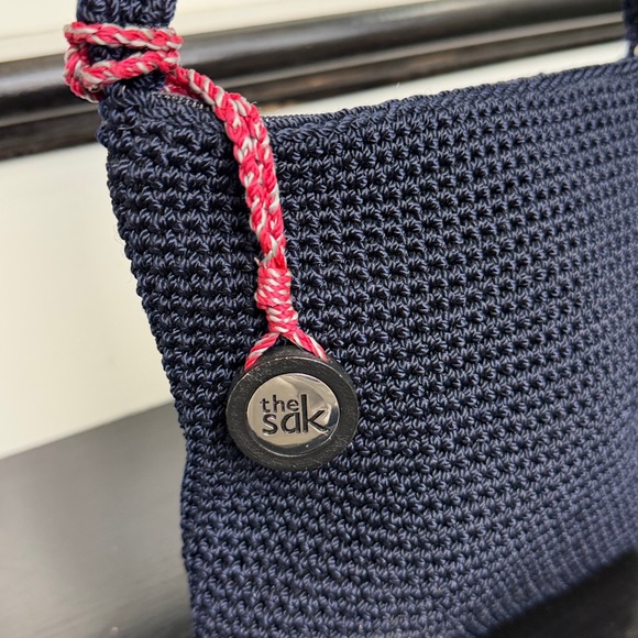 The Sak Navy Crochet Crossbody Like New Shoulder Purse Lightweight Clean Bag - Picture 6 of 10